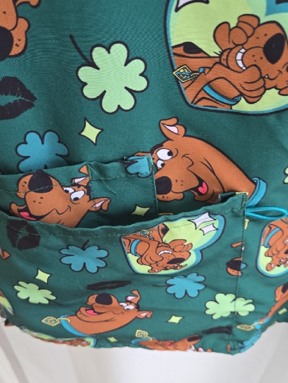 Scooby Doo Character V-Neck Short Sleeve Top with Pockets - Picture 8 of 11